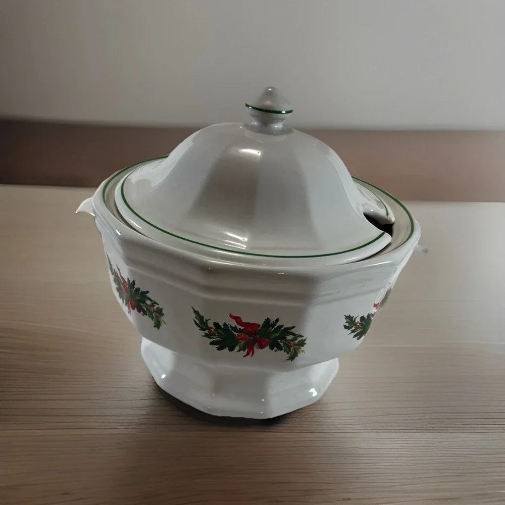 Pfaltzgraff Holiday Heritage Soup Tureen w Lid Christmas Holly Ribbon Green Trim